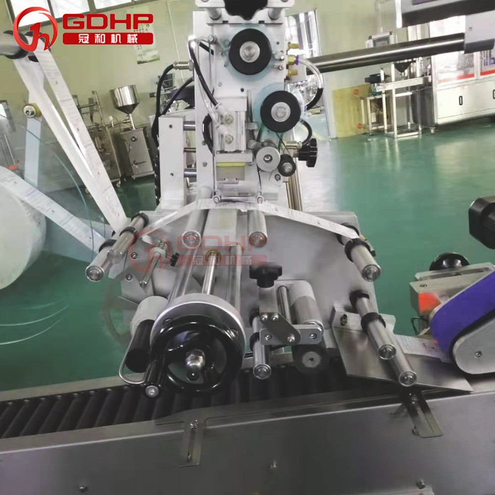 全自动采样管理瓶贴标喷码机生产线-7.jpg